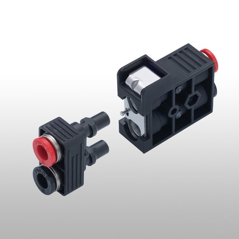 Twin Coupling socket and plug with color-coded release rings